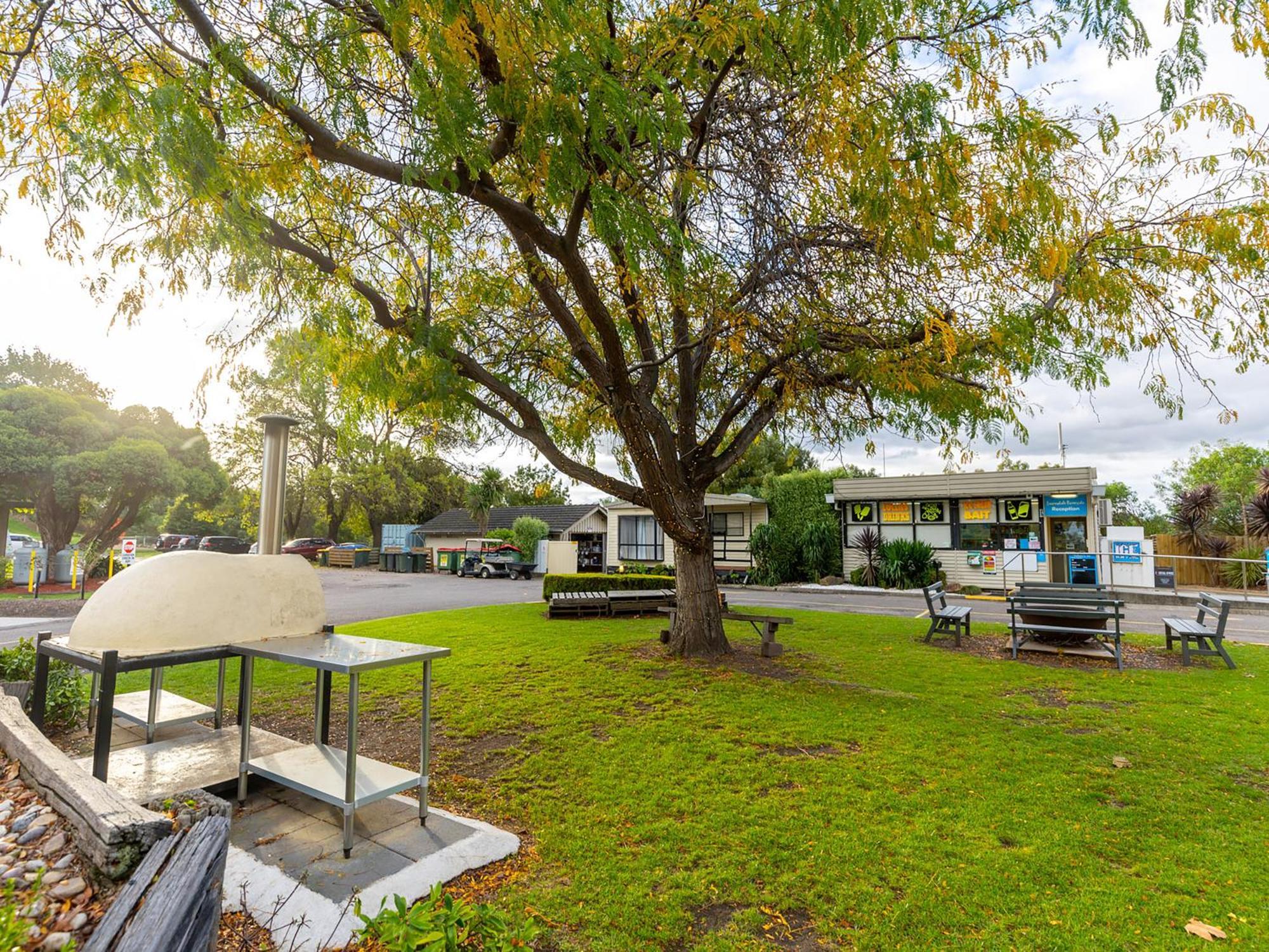 Nrma Bairnsdale Riverside Holiday Park Exterior foto