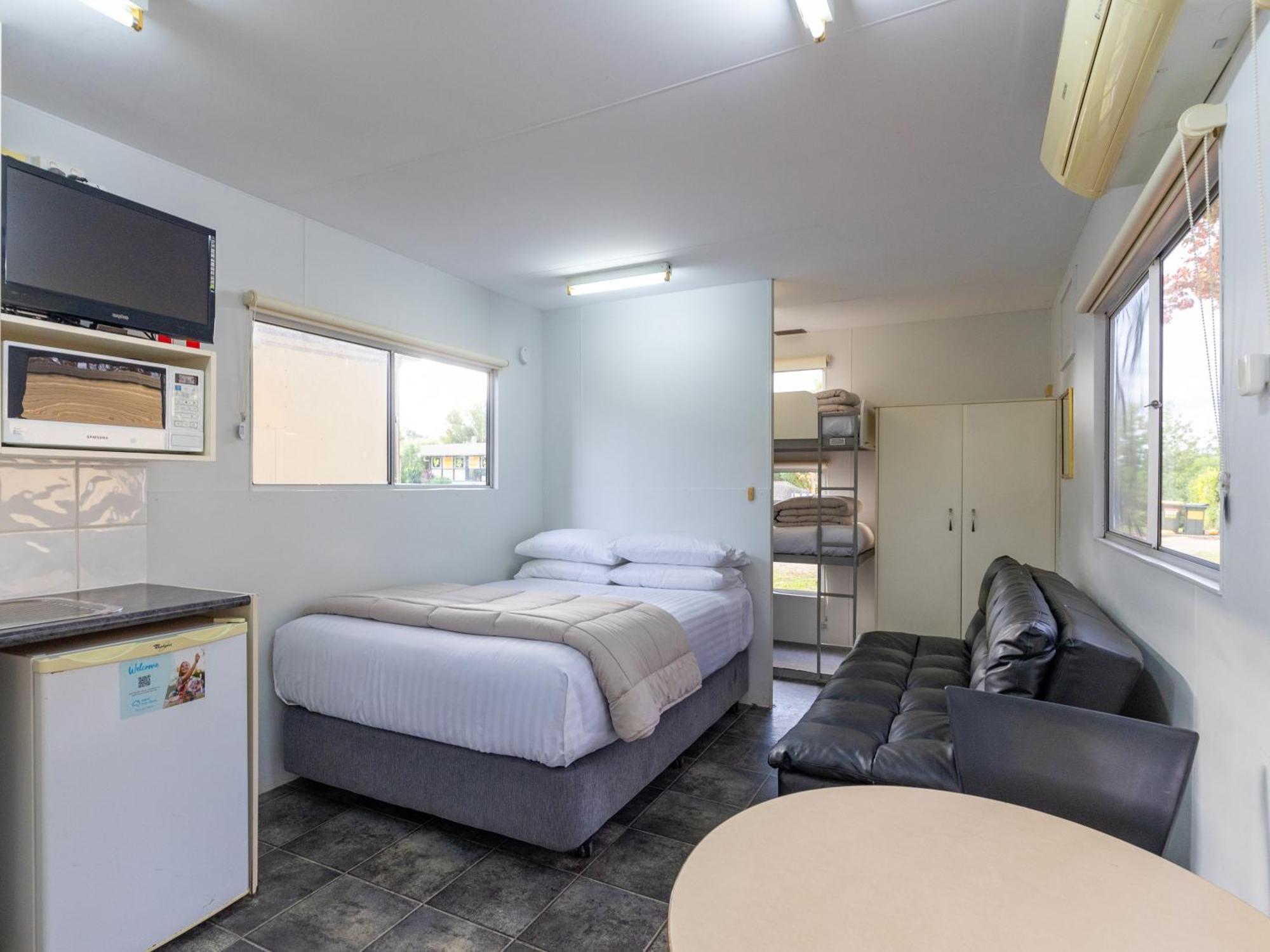 Nrma Bairnsdale Riverside Holiday Park Zimmer foto