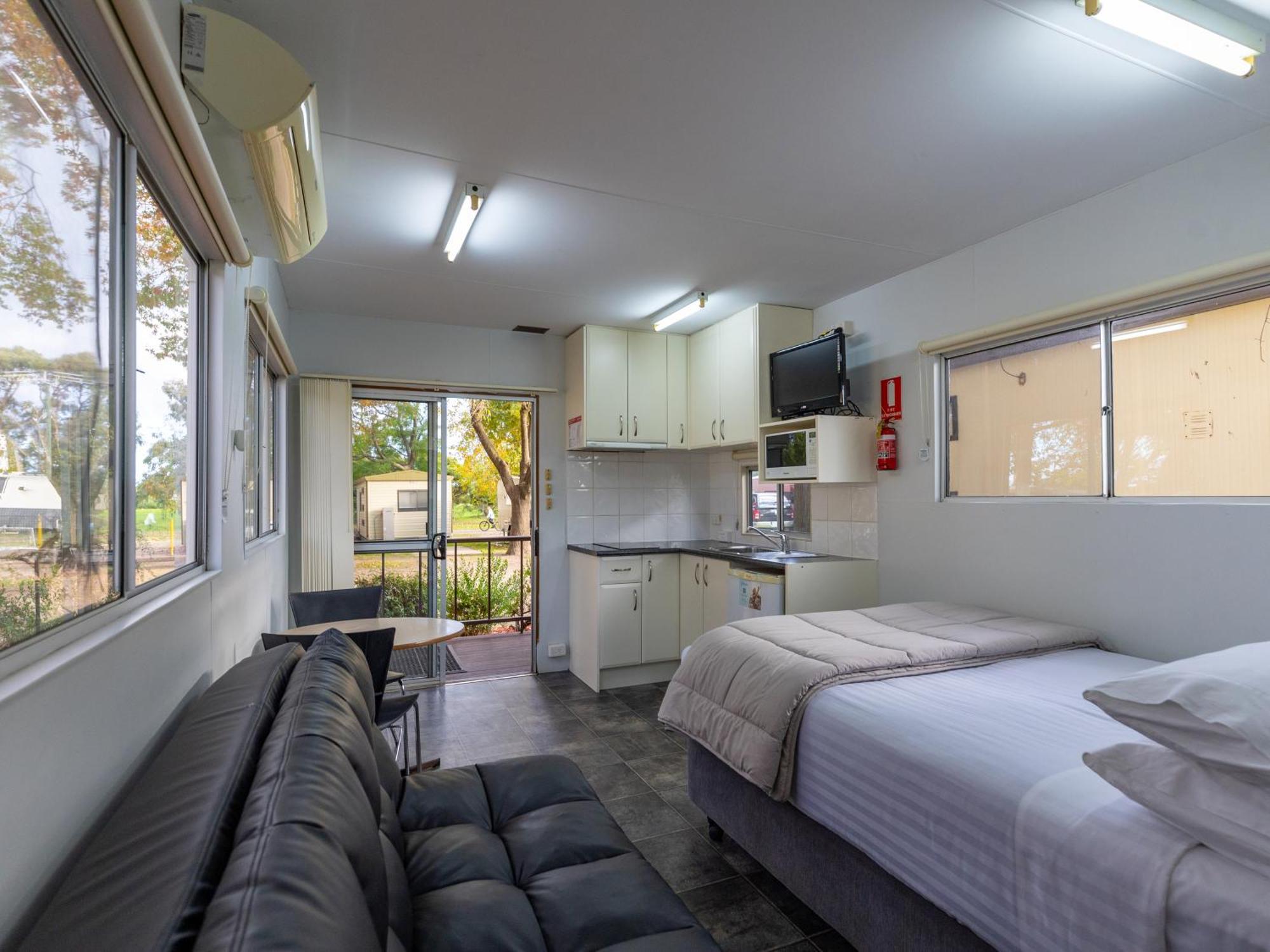 Nrma Bairnsdale Riverside Holiday Park Zimmer foto