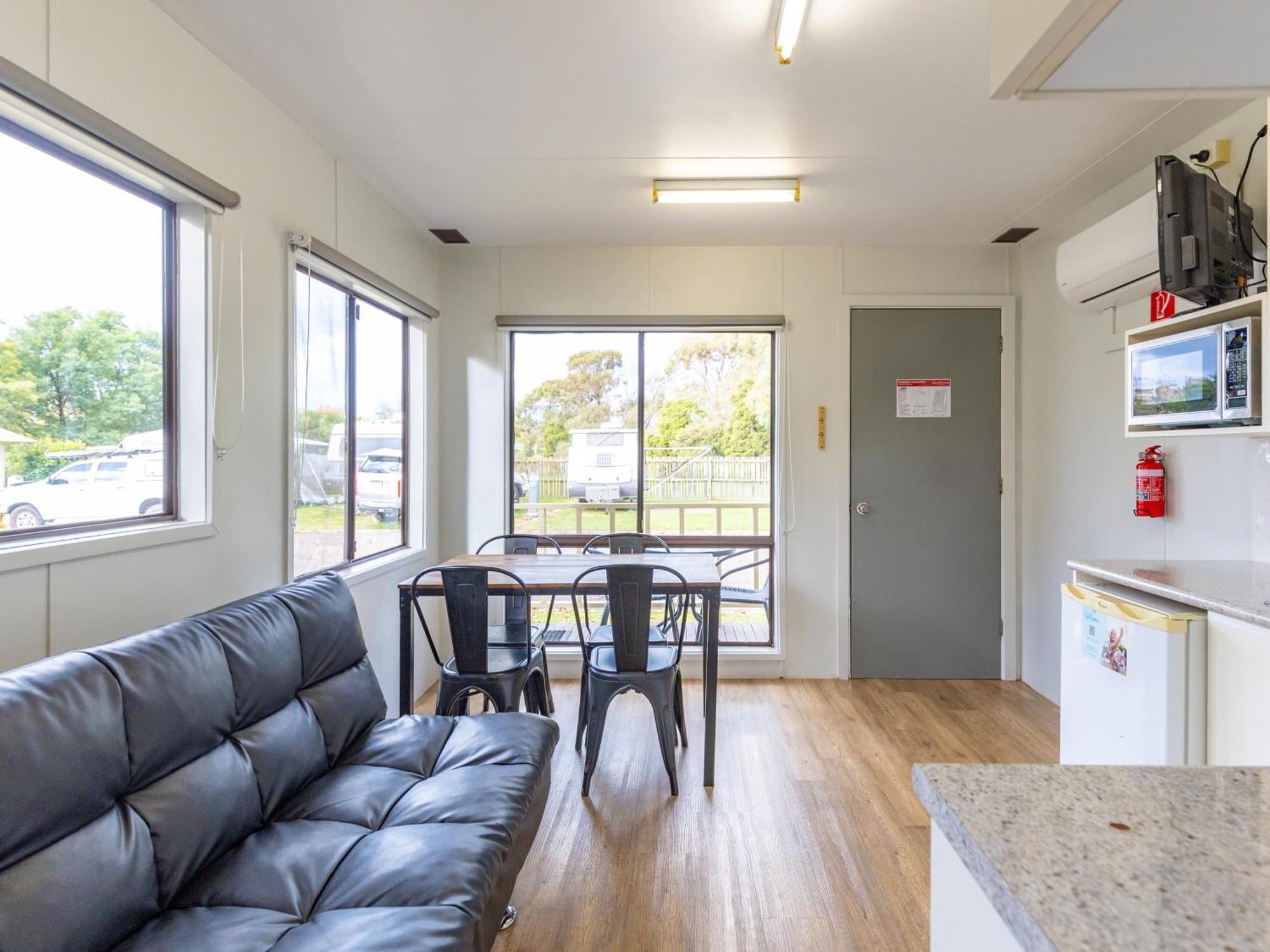 Nrma Bairnsdale Riverside Holiday Park Zimmer foto